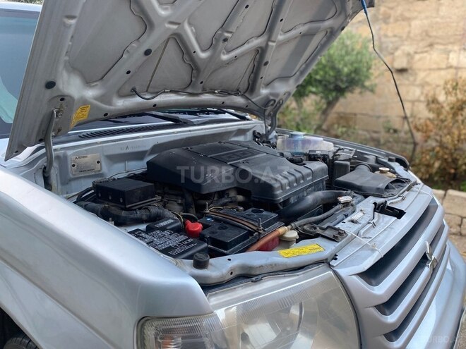 Mitsubishi Pajero io 2003, 300,000 km - 2.0 л - Bakı