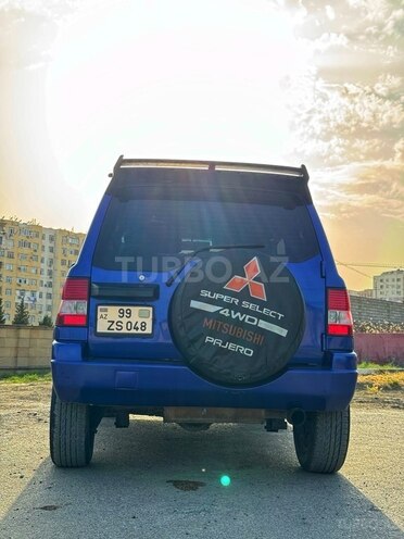 Mitsubishi Pajero io-4