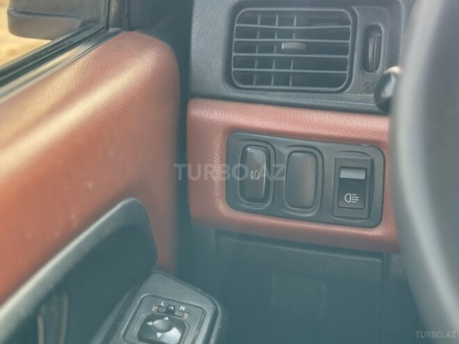Mitsubishi Pajero io-17