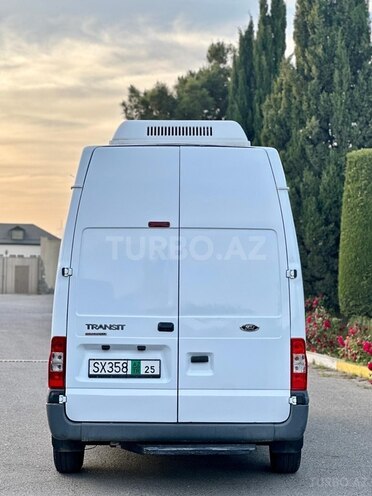 Ford Transit-6