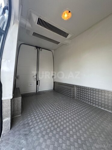 Ford Transit-10