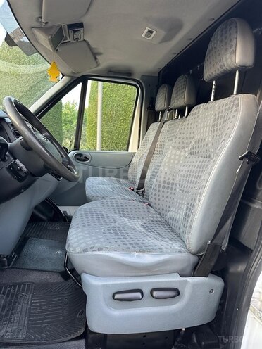 Ford Transit-14