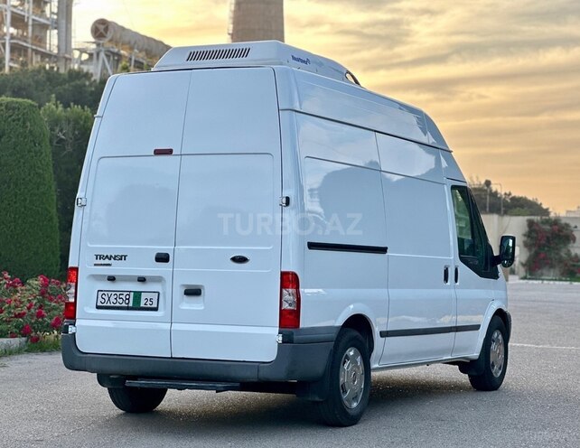 Ford Transit-5