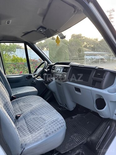 Ford Transit-9