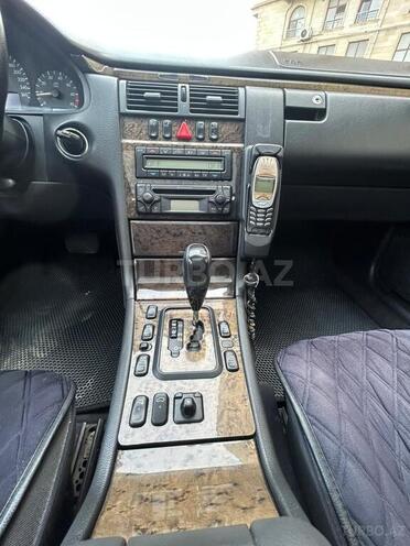 Mercedes E 240 2000, 445,000 km - 2.4 l - Bakı