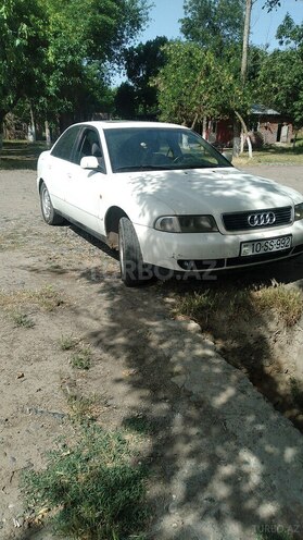 Audi A4 1997, 425,000 km - 1.8 l - Saatlı