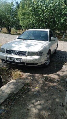 Audi A4 1997, 425,000 km - 1.8 l - Saatlı