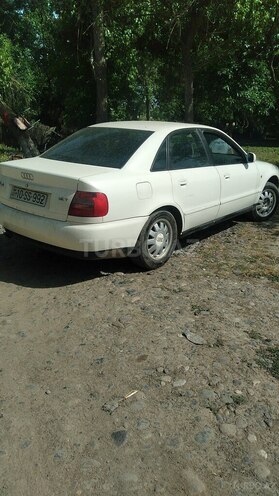 Audi A4 1997, 425,000 km - 1.8 l - Saatlı