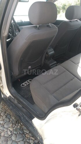 Audi A4 1997, 425,000 km - 1.8 l - Saatlı