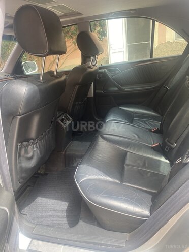 Mercedes E 270 2001, 361,000 km - 2.7 l - Bakı