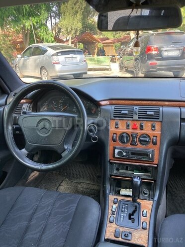 Mercedes E 200 1997, 417,000 km - 2.0 l - Gəncə
