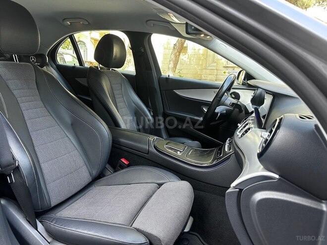 Mercedes E 300 de-11
