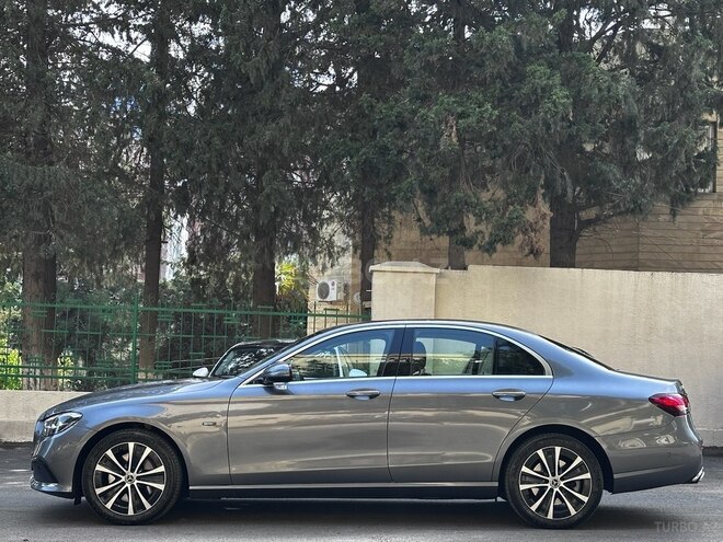Mercedes E 300 de-6