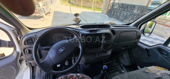 Ford Transit-5
