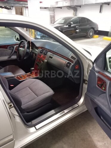 Mercedes E 240 1999, 283,000 km - 2.4 л - Bakı