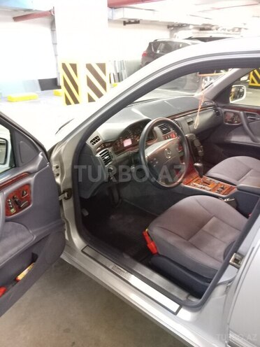 Mercedes E 240 1999, 283,000 km - 2.4 л - Bakı