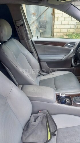 Mercedes C 240 2001, 352,000 km - 2.6 l - Qazax