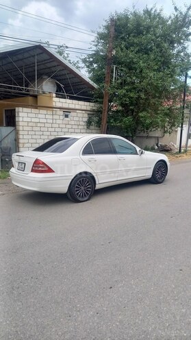 Mercedes C 240 2001, 352,000 km - 2.6 l - Qazax