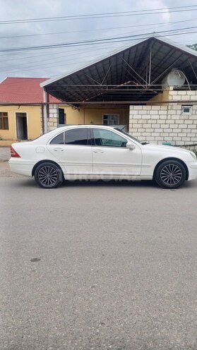 Mercedes C 240 2001, 352,000 km - 2.6 l - Qazax