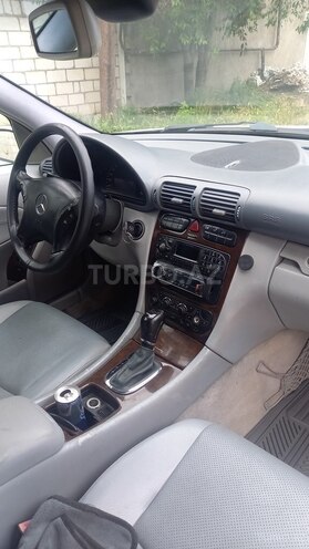 Mercedes C 240 2001, 352,000 km - 2.6 l - Qazax
