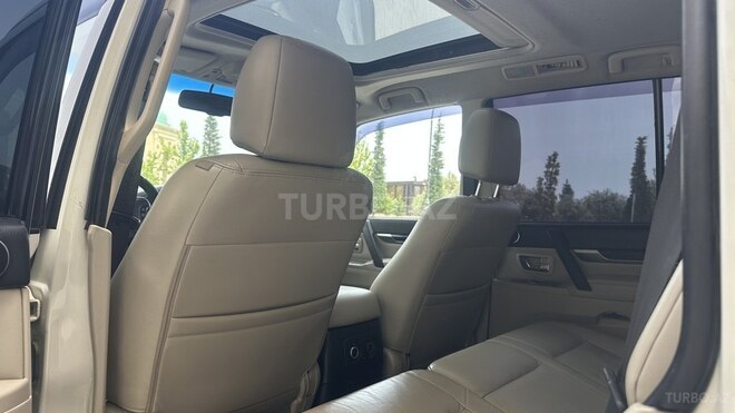Mitsubishi Pajero 2012, 185,800 km - 3.5 л - Bakı