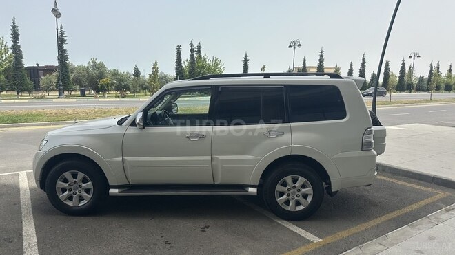 Mitsubishi Pajero 2012, 185,800 km - 3.5 л - Bakı