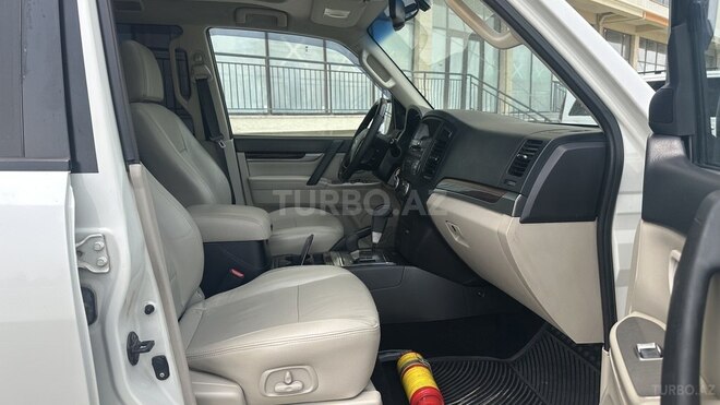 Mitsubishi Pajero 2012, 185,800 km - 3.5 л - Bakı