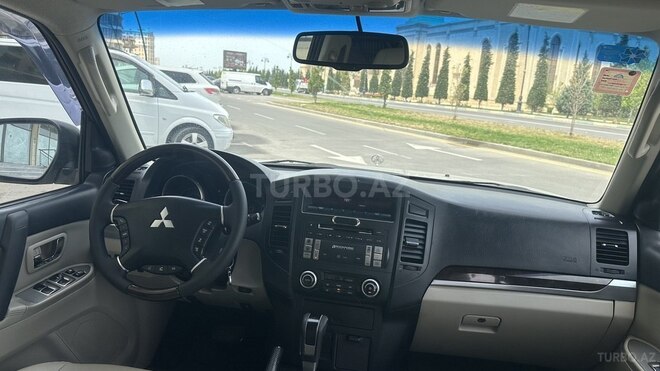 Mitsubishi Pajero 2012, 185,800 km - 3.5 л - Bakı