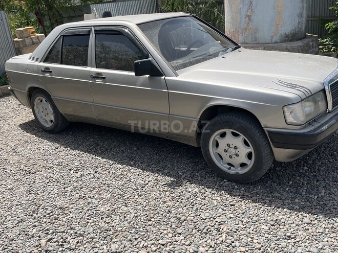 Mercedes 190 1990, 250,000 km - 2.0 l - Saatlı