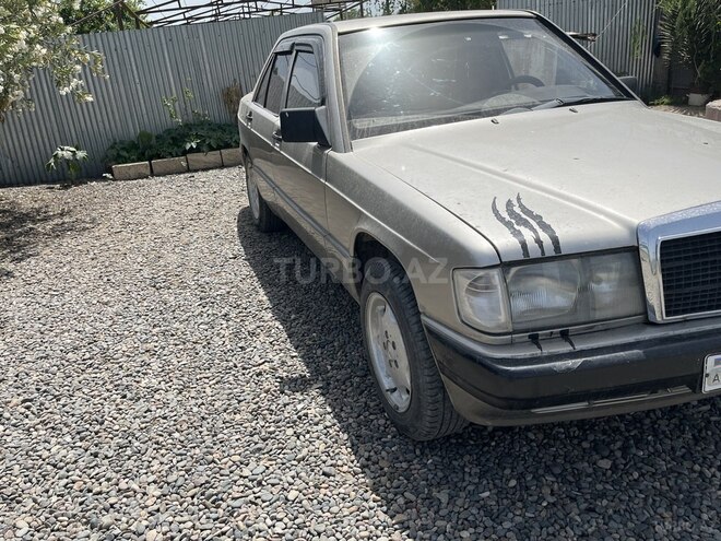Mercedes 190 1990, 250,000 km - 2.0 l - Saatlı