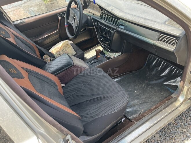 Mercedes 190 1990, 250,000 km - 2.0 l - Saatlı
