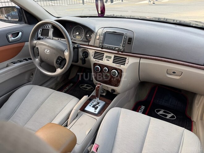 Hyundai Sonata-12