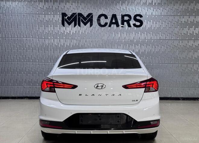 Hyundai Elantra-6
