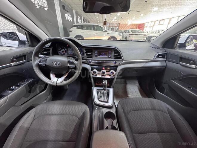 Hyundai Elantra-11