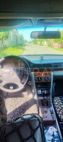 Mercedes E 250 1994, 875,746 km - 2.5 л - Füzuli