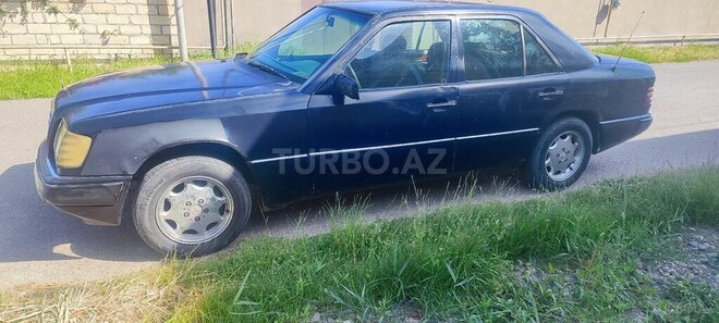 Mercedes E 250 1994, 875,746 km - 2.5 л - Füzuli