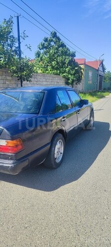 Mercedes E 250 1994, 875,746 km - 2.5 л - Füzuli