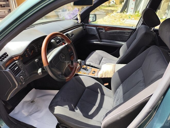 Mercedes E 240 1998, 584,800 km - 2.4 l - Bakı