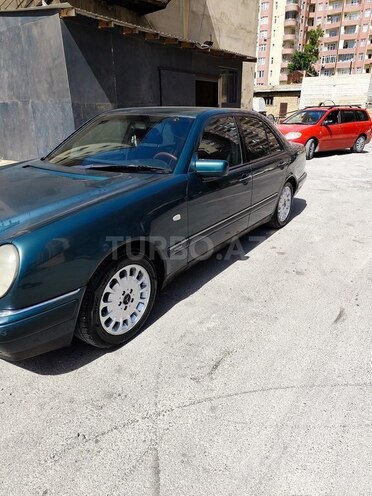 Mercedes E 240 1998, 584,800 km - 2.4 l - Bakı