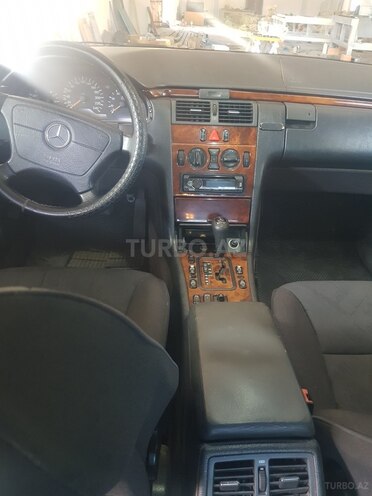 Mercedes E 240 1999, 243,800 km - 2.4 л - Goranboy