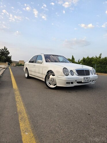 Mercedes E 320 2000, 523,000 km - 3.2 l - Horadiz