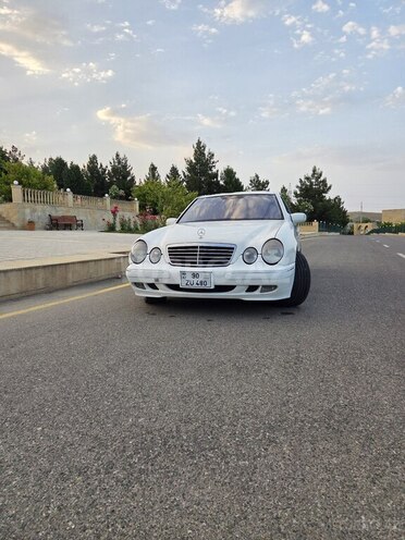 Mercedes E 320 2000, 523,000 km - 3.2 l - Horadiz