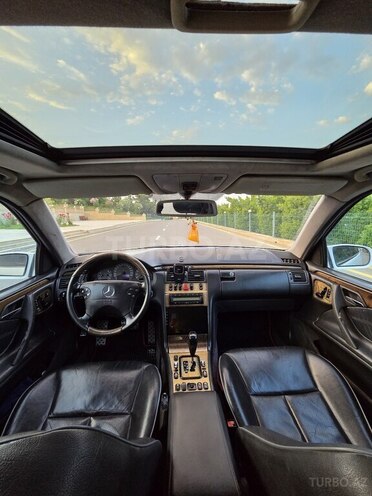 Mercedes E 320 2000, 523,000 km - 3.2 l - Horadiz