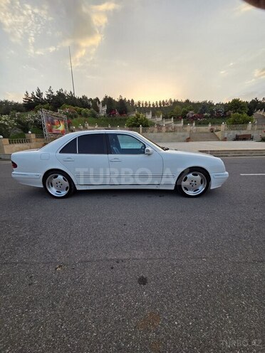 Mercedes E 320 2000, 523,000 km - 3.2 l - Horadiz