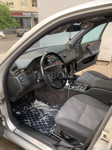 Mercedes E 240 2000, 380,000 km - 2.4 l - Bakı