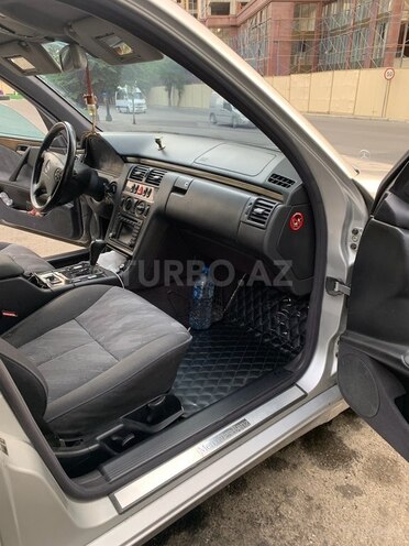 Mercedes E 240 2000, 380,000 km - 2.4 l - Bakı