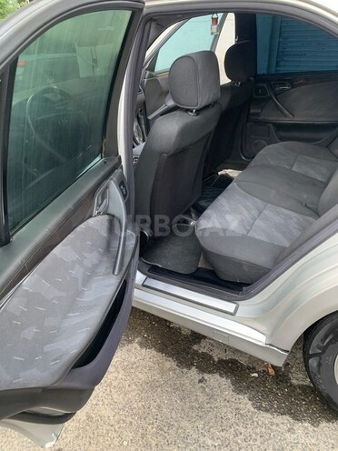Mercedes E 240 2000, 380,000 km - 2.4 l - Bakı