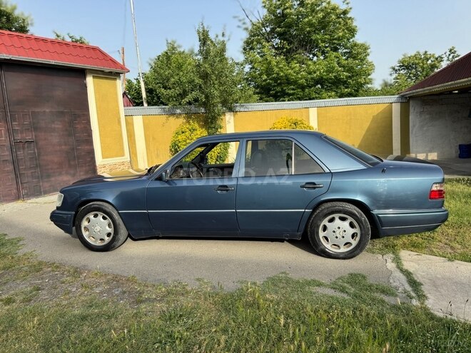 Mercedes E 220 1994, 457,600 km - 2.2 l - Bakı