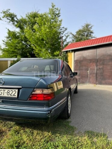 Mercedes E 220 1994, 457,600 km - 2.2 l - Bakı