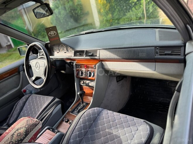Mercedes E 220 1994, 457,600 km - 2.2 l - Bakı
